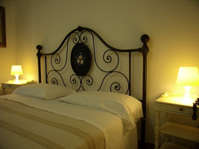 Double Room, 1 Queen Bed