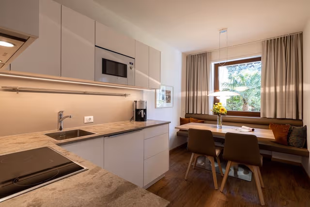 Deluxe Apartment, 4 Bedrooms, Annex Building (Palmengarten, cleaning fee 93.50 euro)