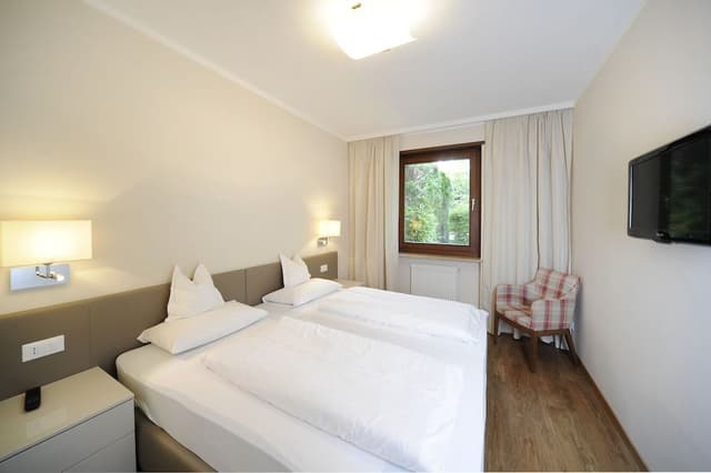 Deluxe Apartment, 4 Bedrooms, Annex Building (Palmengarten, cleaning fee 93.50 euro)