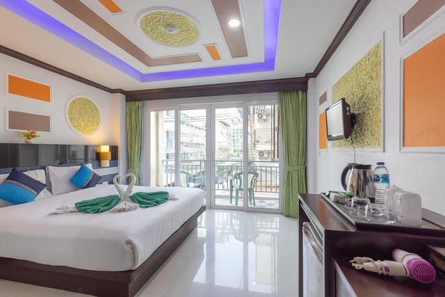 Deluxe Queen Room with Terrace