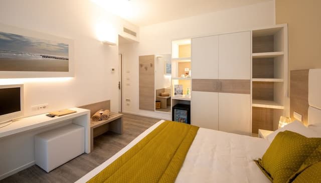 Comfort Double Room (Beach access included)