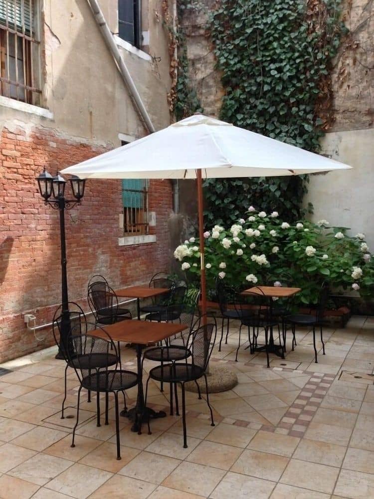 Al Portico Guest House Al Portico Guest House