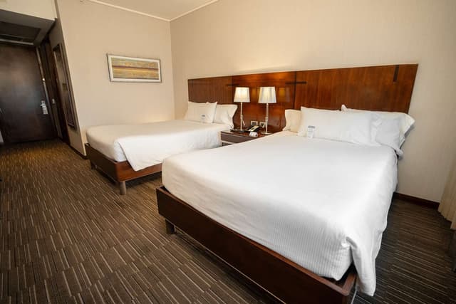 2 DOUBLE BEDS
