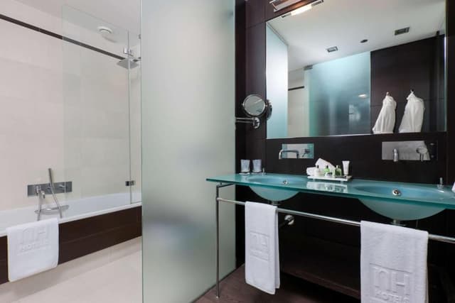 Family Adjoining Room (2 Adults + 2 Children)