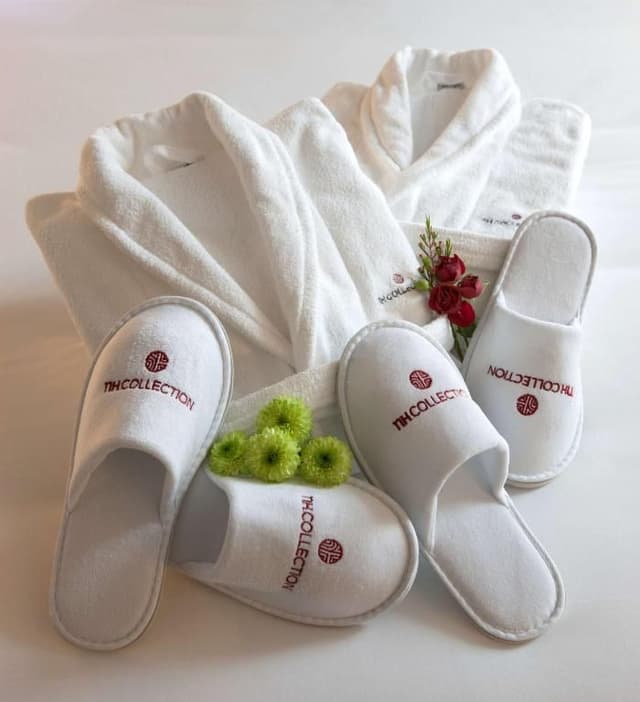 Family Adjoining Room (2 Adults + 2 Children)