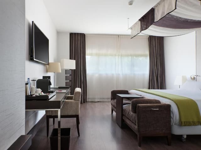 Family Adjoining Room (2 Adults + 2 Children)
