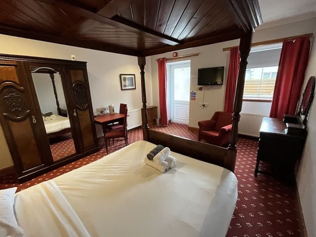 Four Poster Room