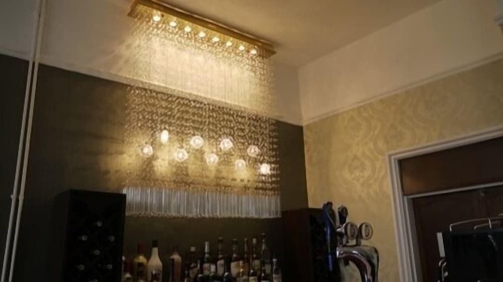 Hillcrest Hotel3