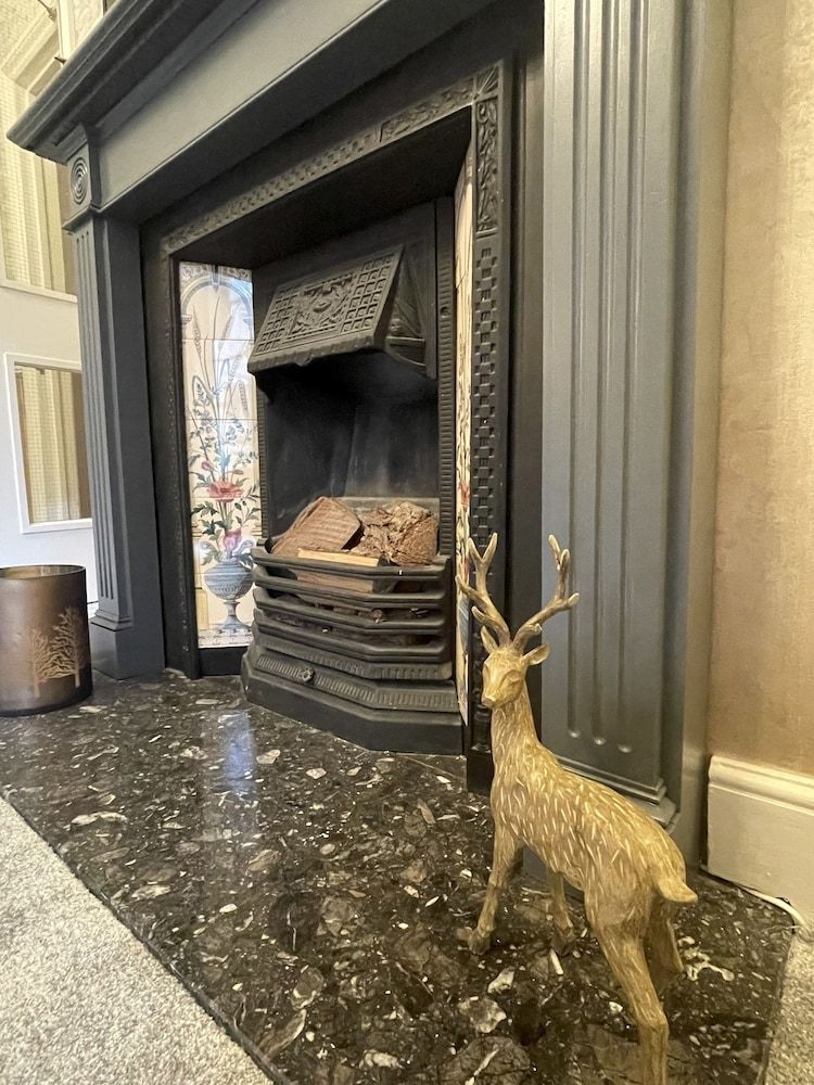 Lynton House2