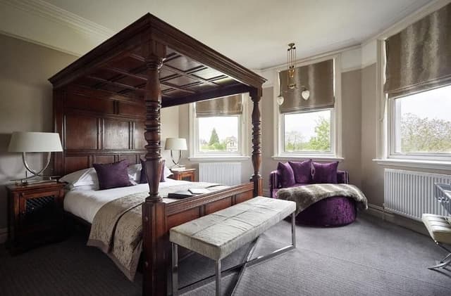 City View Four Poster