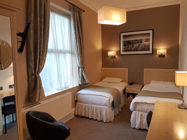 Standard Twin Room, Ensuite