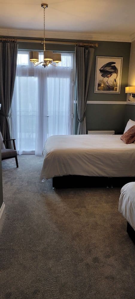Family Room (2 Beds - Sleeps 3)