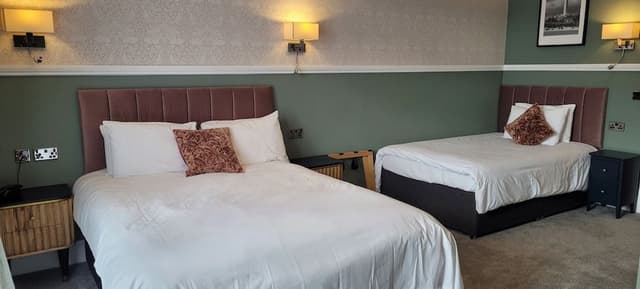 Family Room (2 Beds - Sleeps 3)
