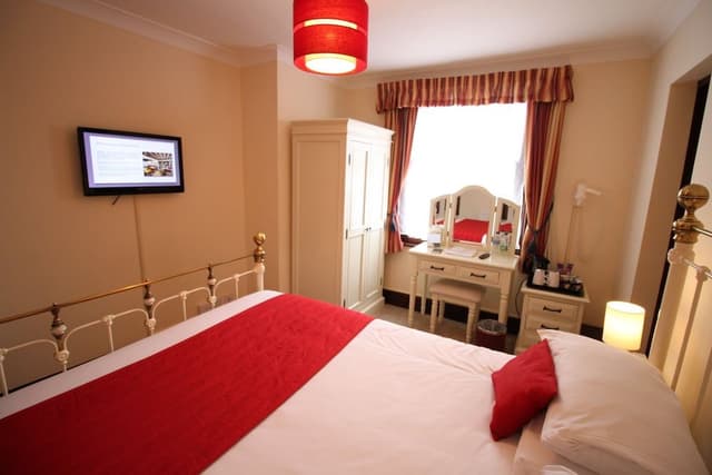 Double Room, Ensuite (Small)