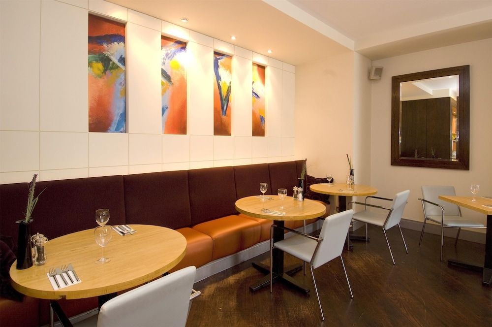 Premier Inn Manchester (Old Trafford)3