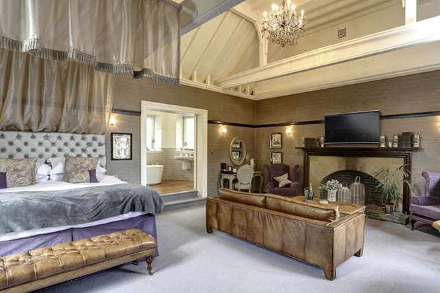 Suite (Rafters)
