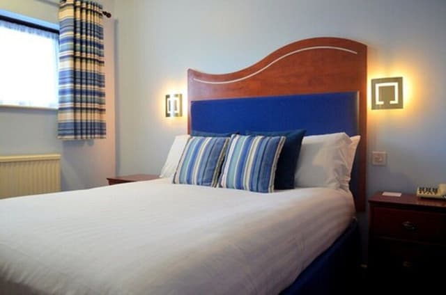 Classic Single Room (Small )