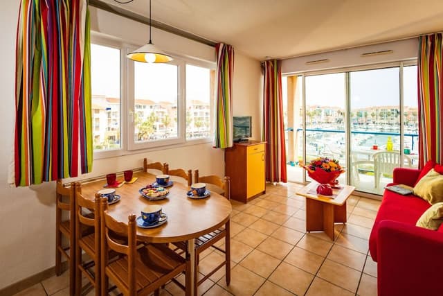 One Bedroom Apartment for 6, Harbour Side