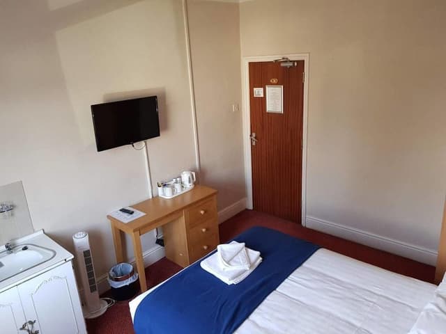 Single Room (Shared Shower Room)