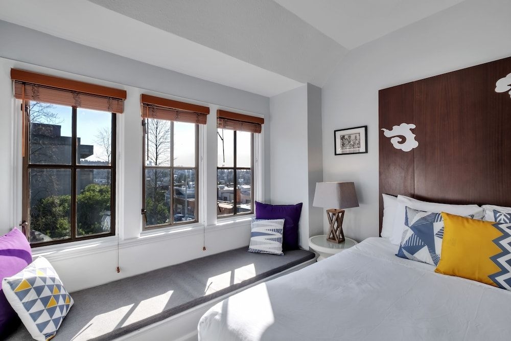 College Inn Seattle0