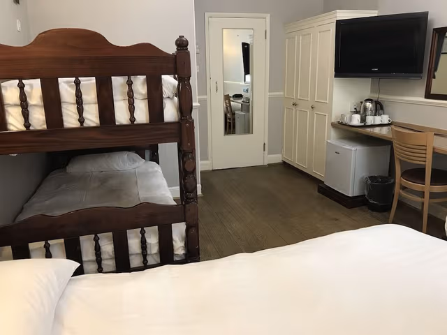 Family Room (for 5 people)