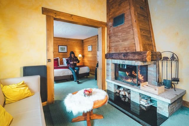 Suite, Fireplace