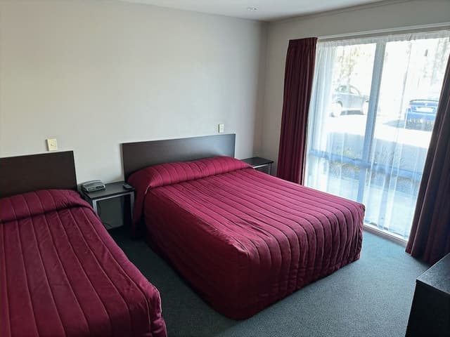 2 Bedroom Apartment with Spa Bath and Kitchenette (Opt 2)