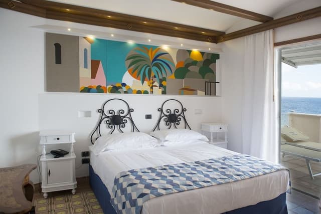 Suite, Sea View