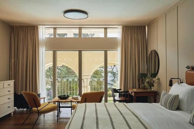 Deluxe Partial View Room