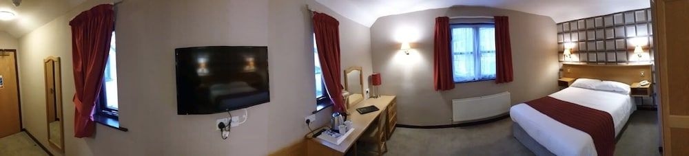 County Hotel2