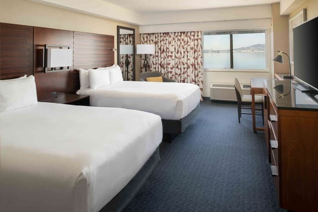 BAY VIEW 2 DOUBLE BEDS