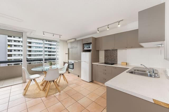 One bedroom upper floor apartment