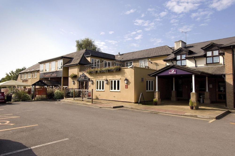 Premier Inn Cardiff West1