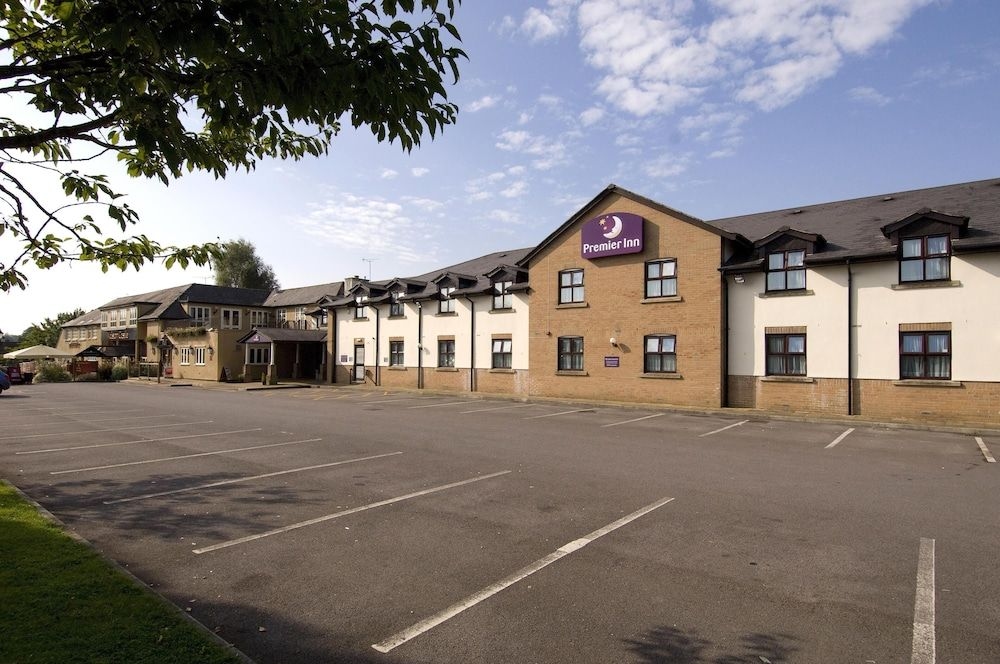 Premier Inn Cardiff West0