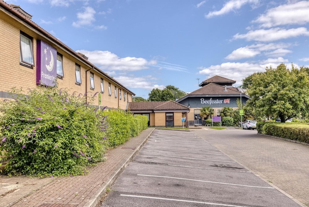 Premier Inn Basingstoke West4