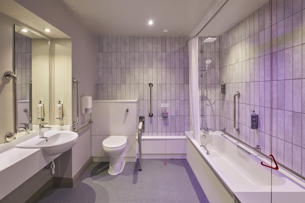Premier Inn Bedford (Priory Marina)2