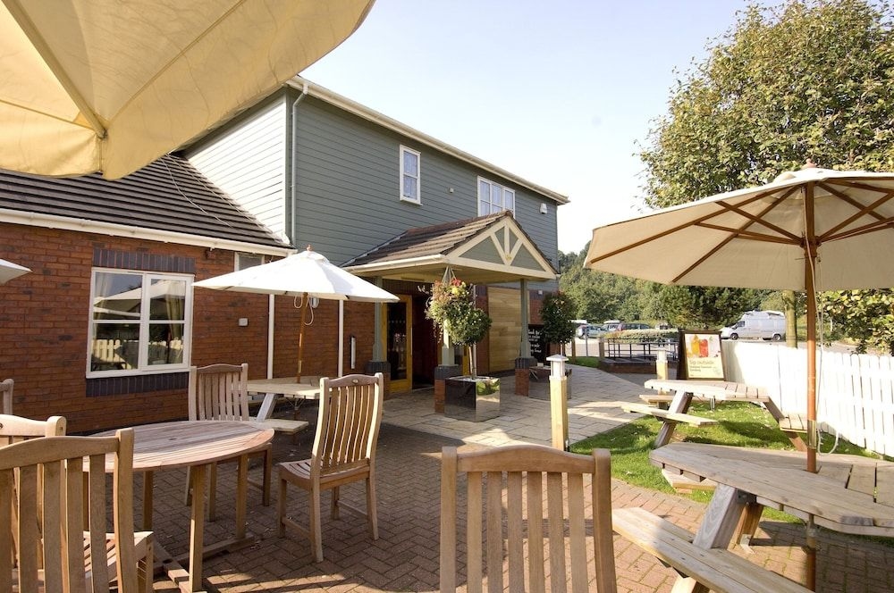 Premier Inn Birmingham Oldbury (M5, Jct 2)1