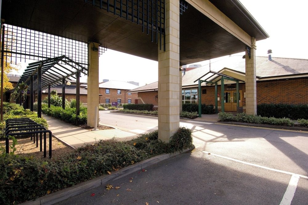Premier Inn Bracknell Central2