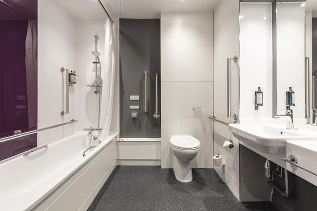 Superior Double Room, Accessible Bathtub