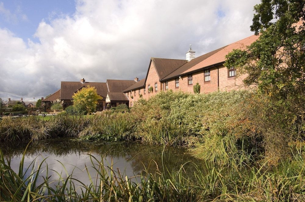 Premier Inn Crewe West3