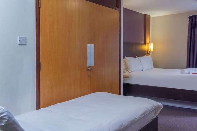 Deluxe Room, 2 Twin Beds, Non Smoking