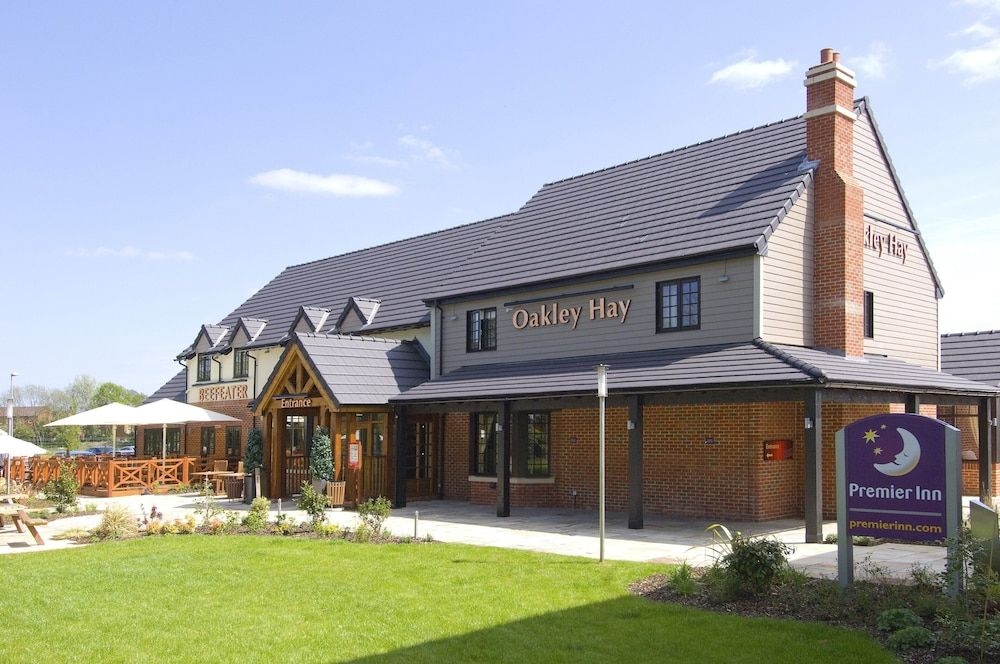 Premier Inn Corby0