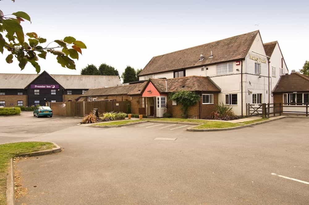 Premier Inn Farnborough West (Southwood)