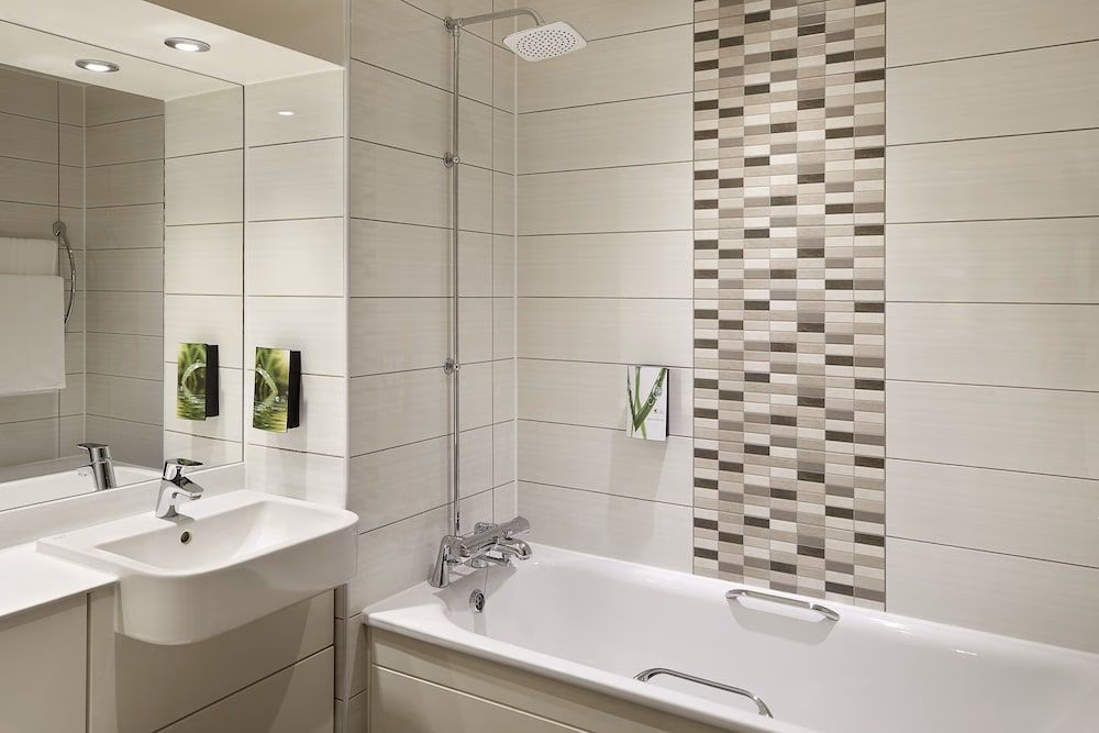 Premier Inn London Gatwick Airport East (Balcombe Road)4