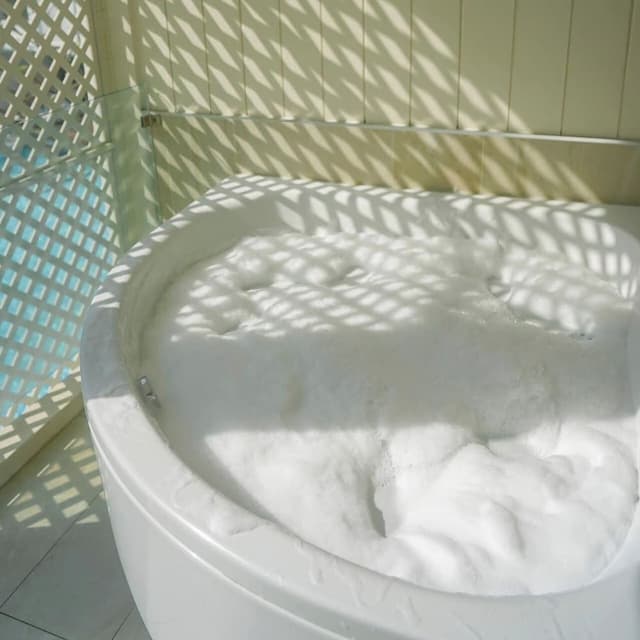 Deluxe Jacuzzi