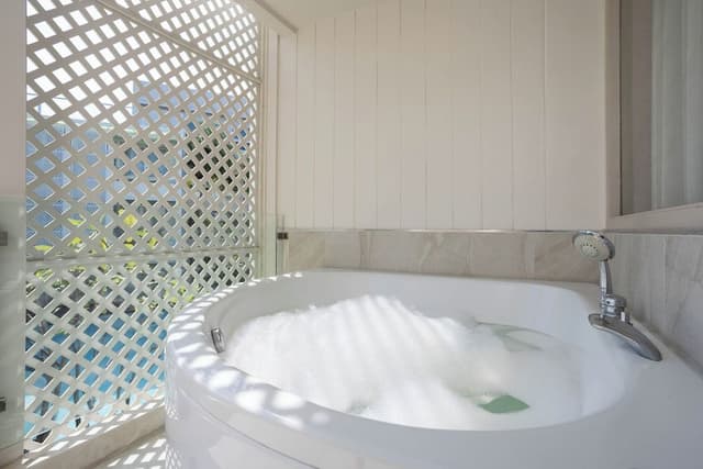 Deluxe Jacuzzi