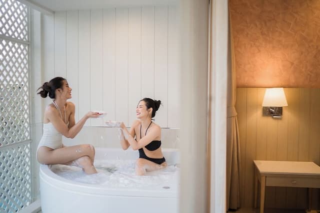 Deluxe Jacuzzi