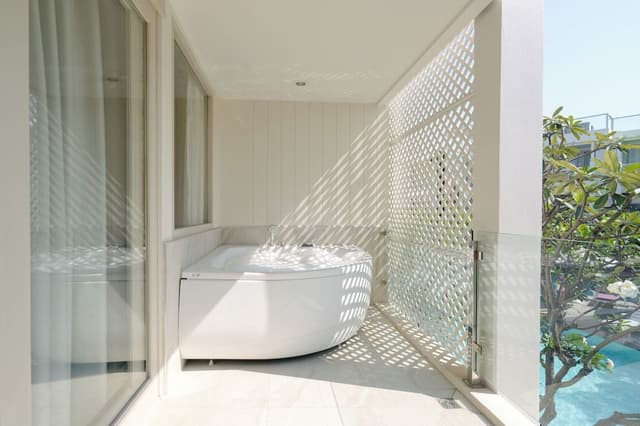 Deluxe Jacuzzi