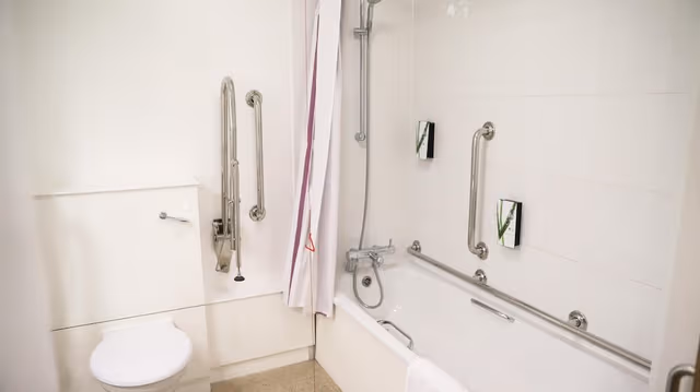 Standard Double Room, Accessible Bathtub