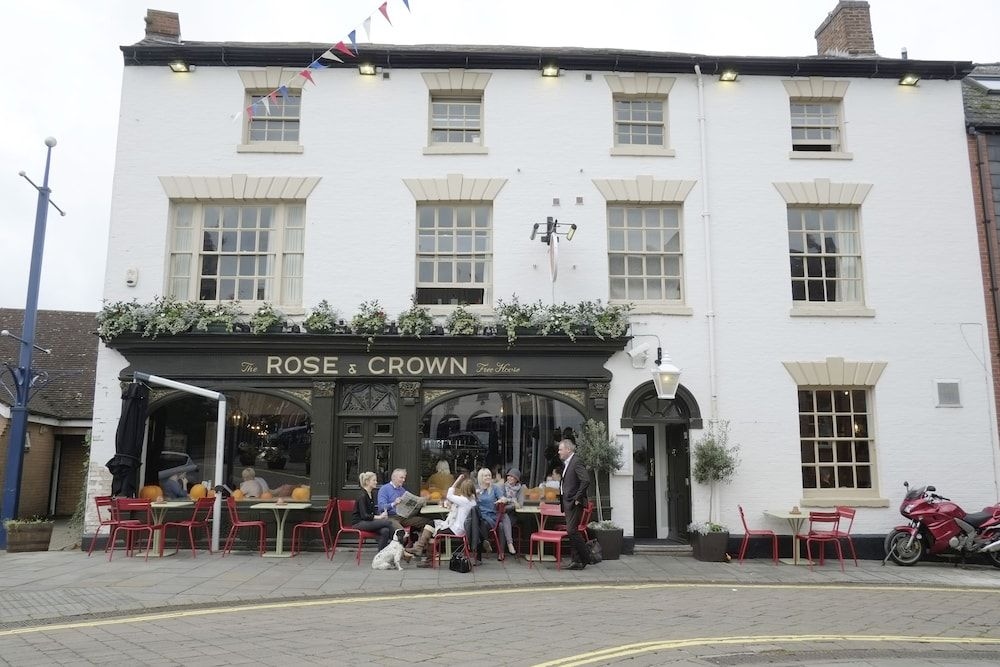 The Rose and Crown4